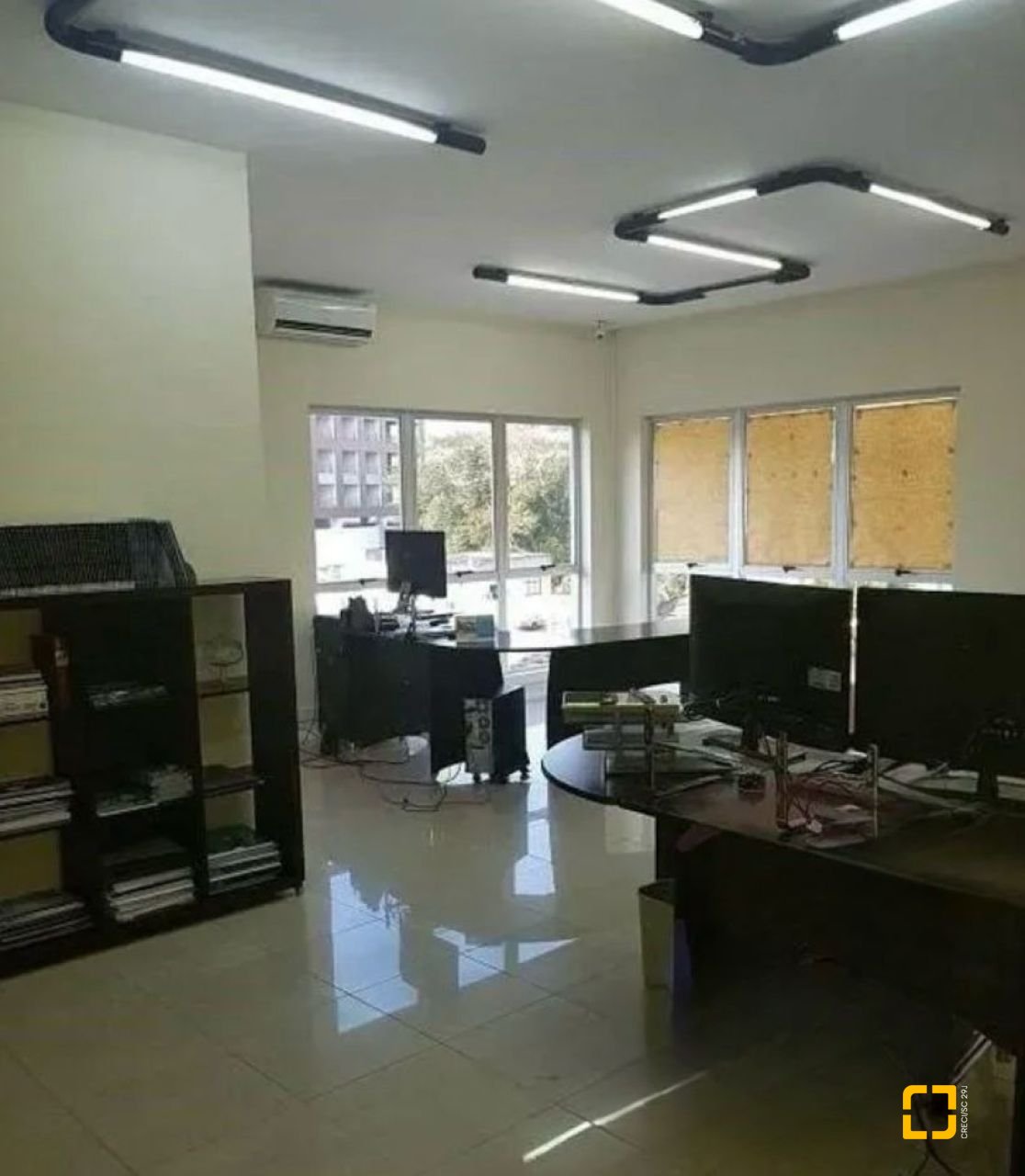Sala com 84m², 3 garagens, no bairro Trindade em Florianópolis