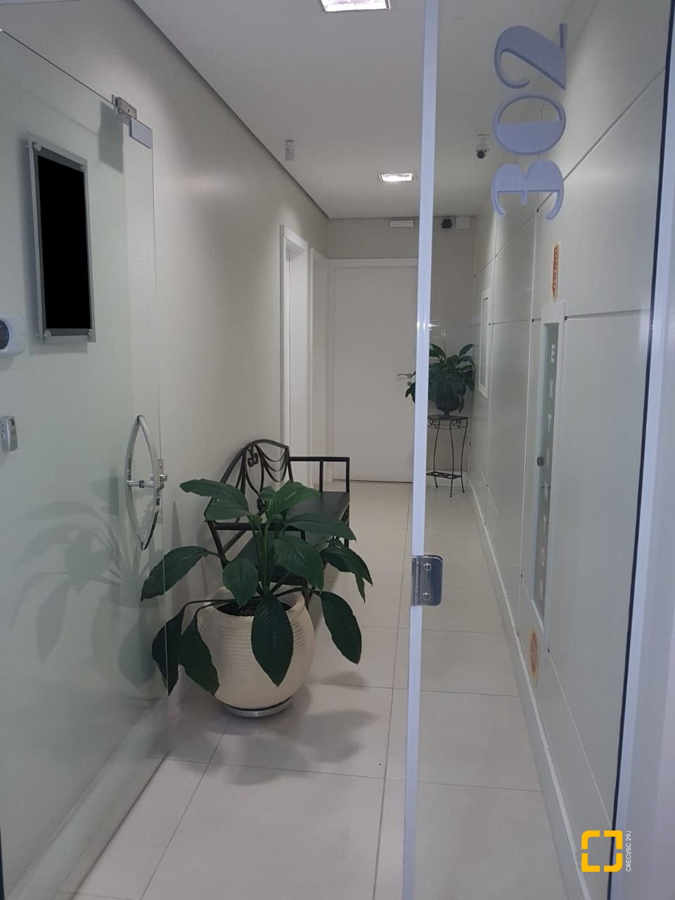Sala com 84m², 3 garagens, no bairro Trindade em Florianópolis