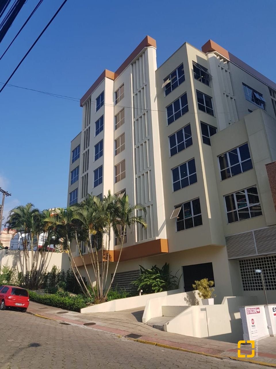 Sala com 84m², 3 garagens, no bairro Trindade em Florianópolis