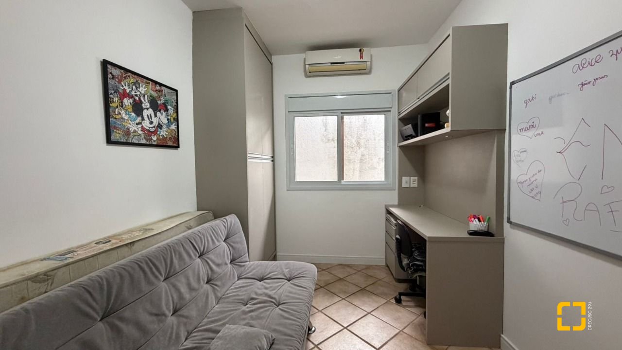 Casa com 193m², 4 quartos (sendo 2 suítes), 2 garagens, no bairro Santa Mônica em Florianópolis
