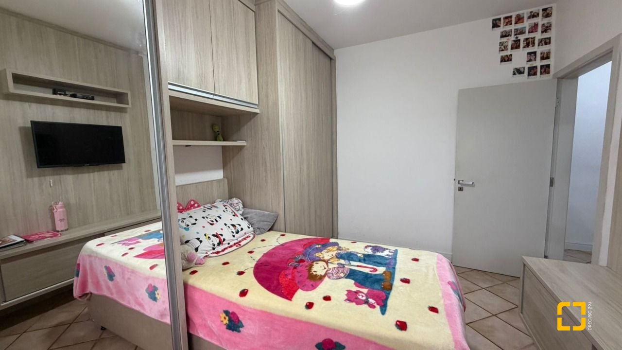 Casa com 193m², 4 quartos (sendo 2 suítes), 2 garagens, no bairro Santa Mônica em Florianópolis