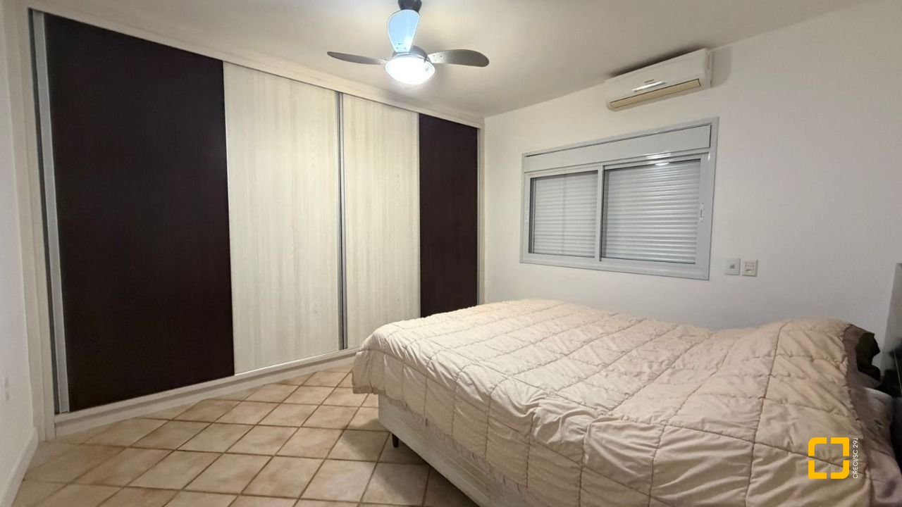 Casa com 193m², 4 quartos (sendo 2 suítes), 2 garagens, no bairro Santa Mônica em Florianópolis