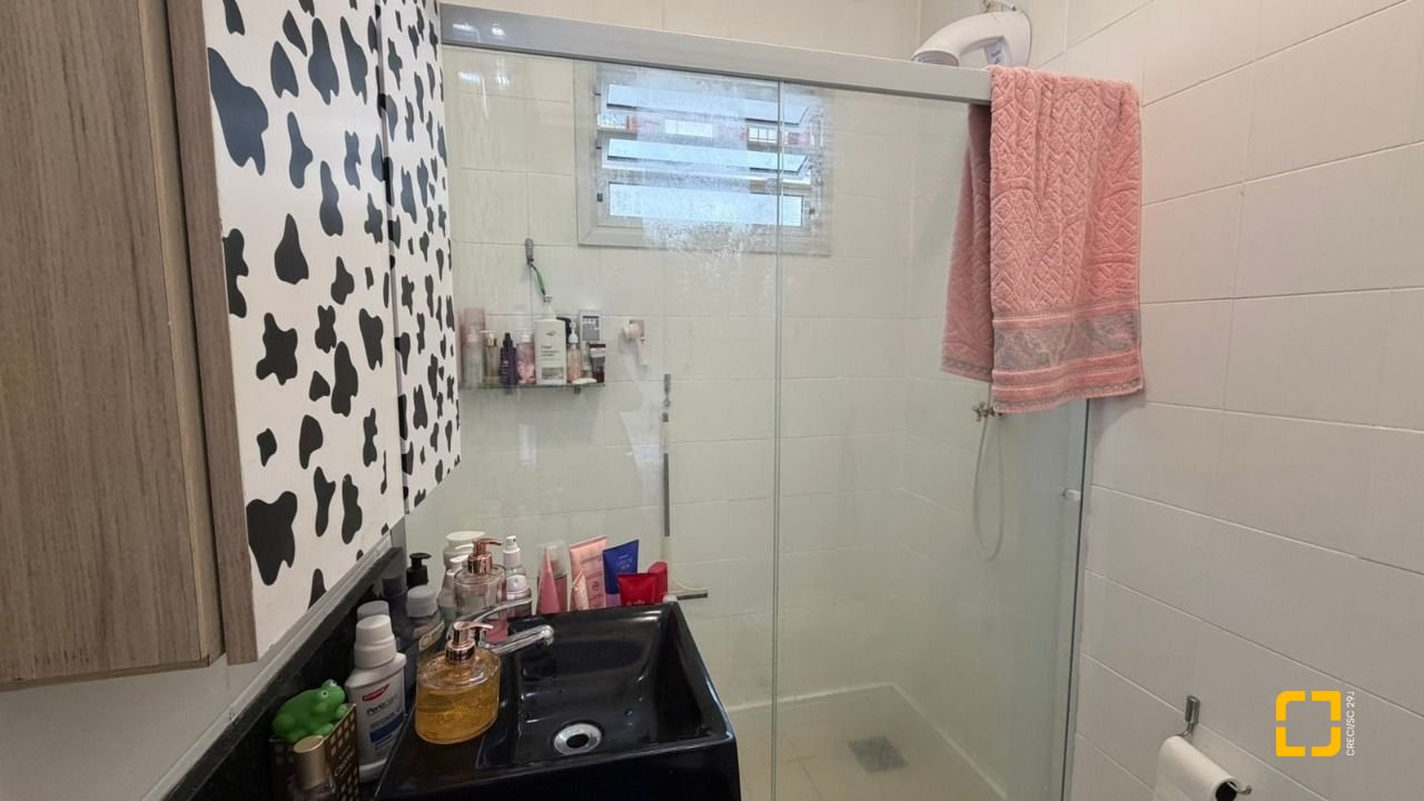 Casa com 193m², 4 quartos (sendo 2 suítes), 2 garagens, no bairro Santa Mônica em Florianópolis