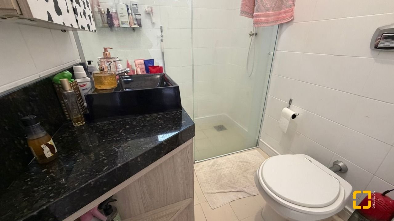 Casa com 193m², 4 quartos (sendo 2 suítes), 2 garagens, no bairro Santa Mônica em Florianópolis