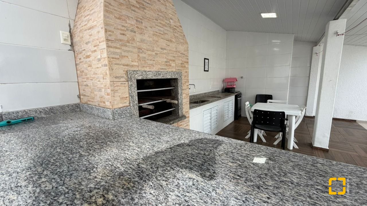 Casa com 193m², 4 quartos (sendo 2 suítes), 2 garagens, no bairro Santa Mônica em Florianópolis