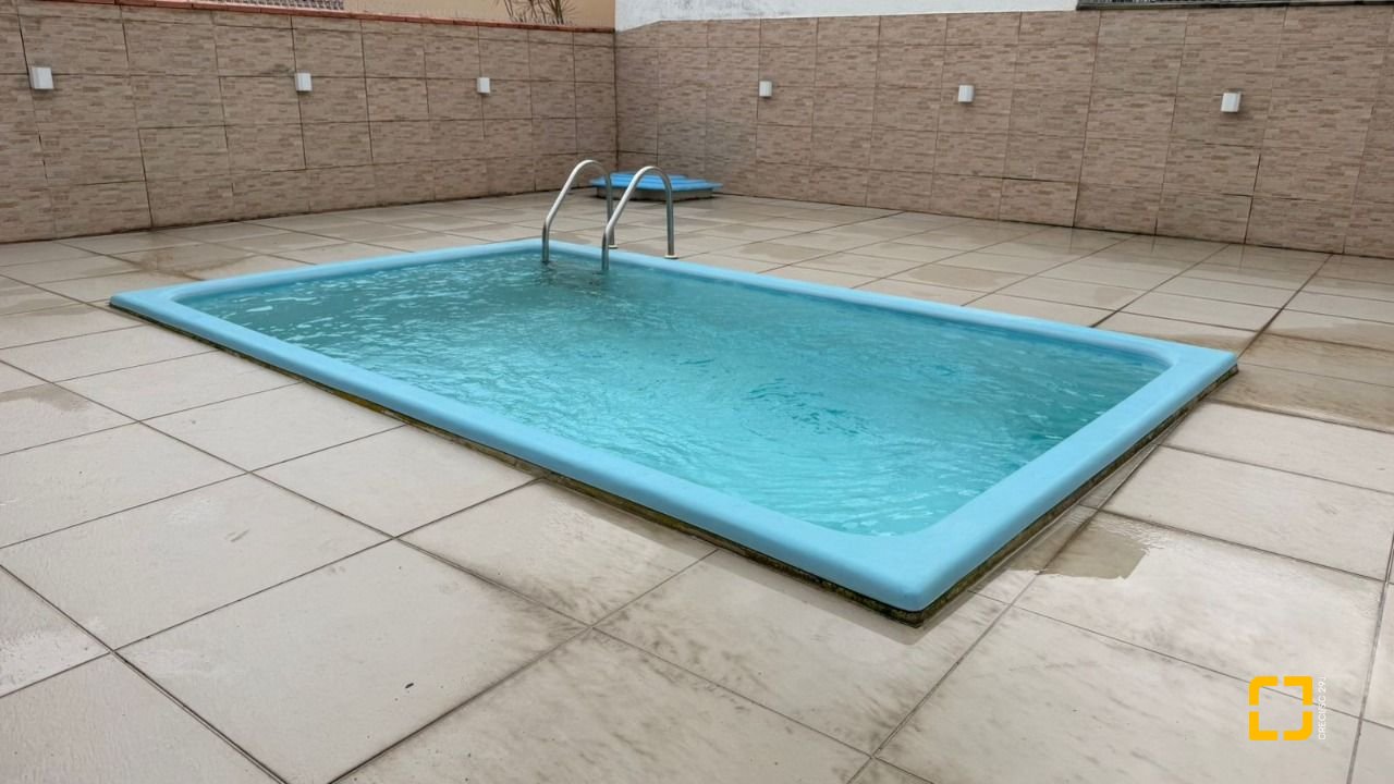 Casa com 193m², 4 quartos (sendo 2 suítes), 2 garagens, no bairro Santa Mônica em Florianópolis