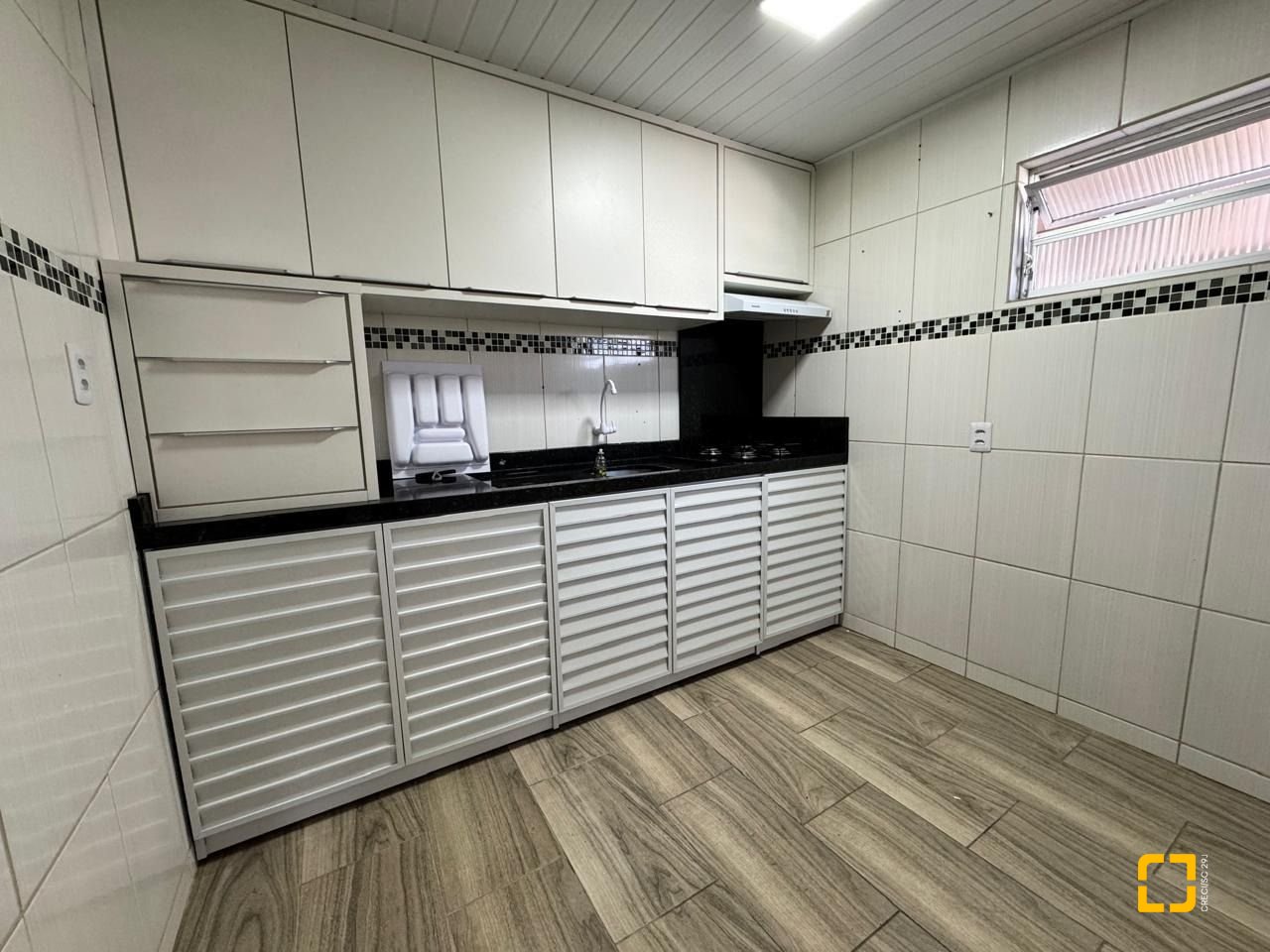 Apartamento com 41m², 2 quartos, 1 garagem, no bairro Barreiros em São José