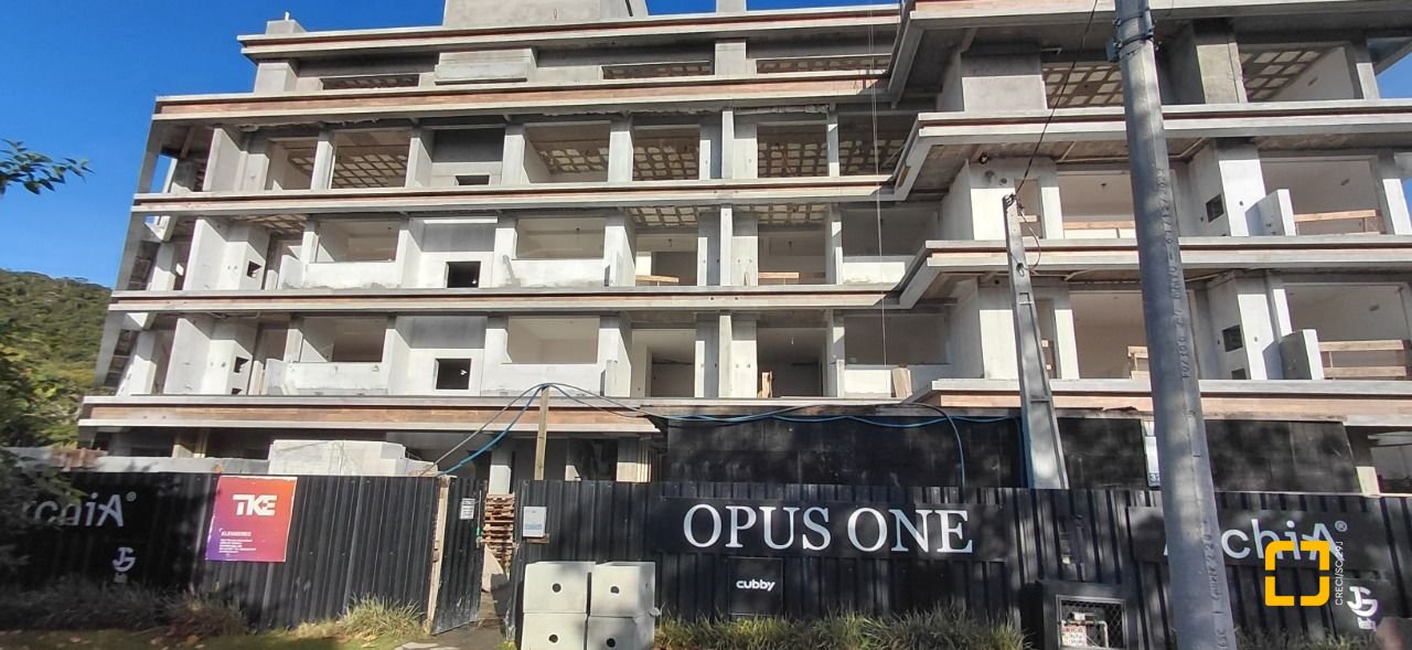 Apartamento com 49m², 1 quarto, 1 garagem, no bairro Cachoeira do Bom Jesus em Florianópolis