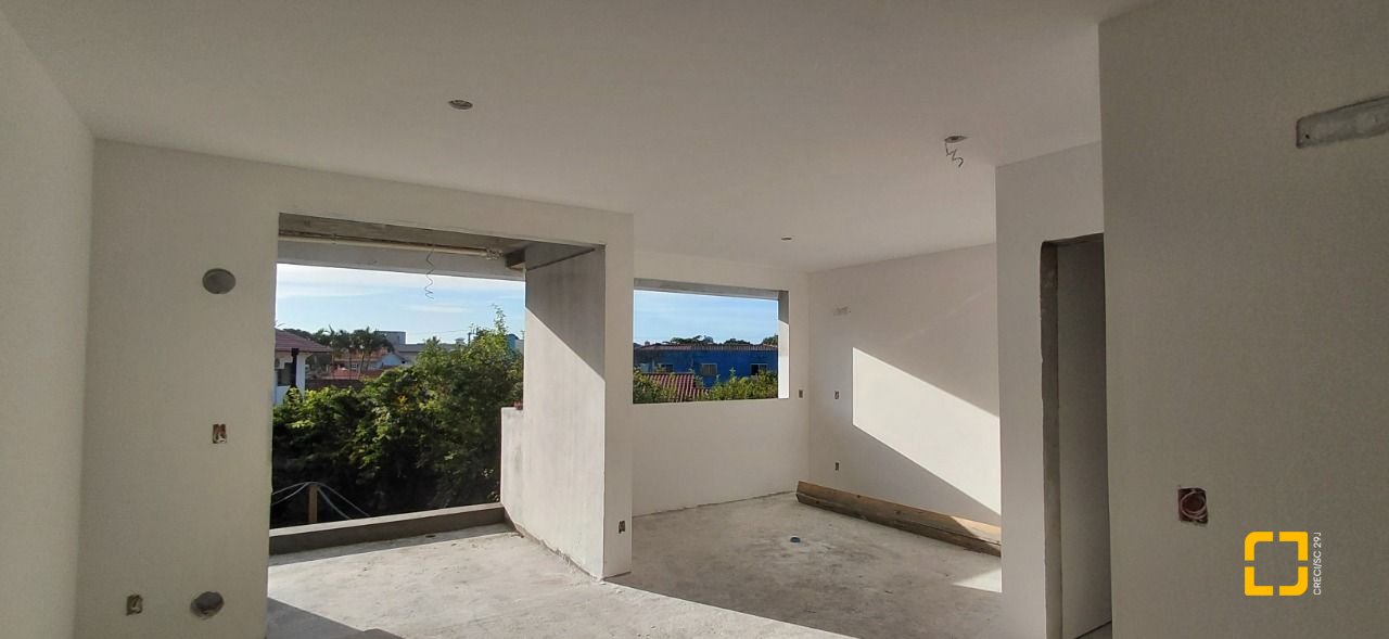 Apartamento com 49m², 1 quarto, 1 garagem, no bairro Cachoeira do Bom Jesus em Florianópolis