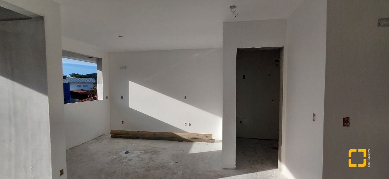 Apartamento com 49m², 1 quarto, 1 garagem, no bairro Cachoeira do Bom Jesus em Florianópolis