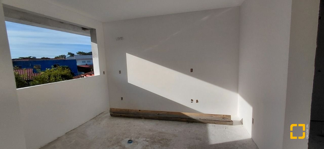 Apartamento com 49m², 1 quarto, 1 garagem, no bairro Cachoeira do Bom Jesus em Florianópolis