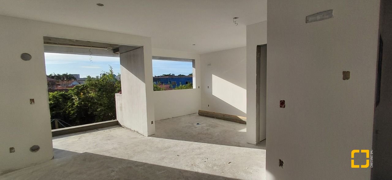 Apartamento com 49m², 1 quarto, 1 garagem, no bairro Cachoeira do Bom Jesus em Florianópolis