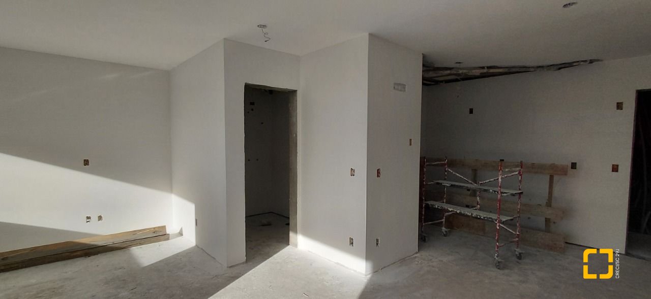 Apartamento com 49m², 1 quarto, 1 garagem, no bairro Cachoeira do Bom Jesus em Florianópolis