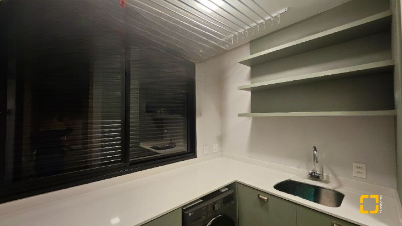 Apartamento com 180m², 7 quartos (sendo 3 suítes), 4 garagens, no bairro Centro em Florianópolis