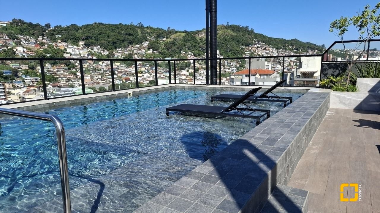 Apartamento com 180m², 7 quartos (sendo 3 suítes), 4 garagens, no bairro Centro em Florianópolis