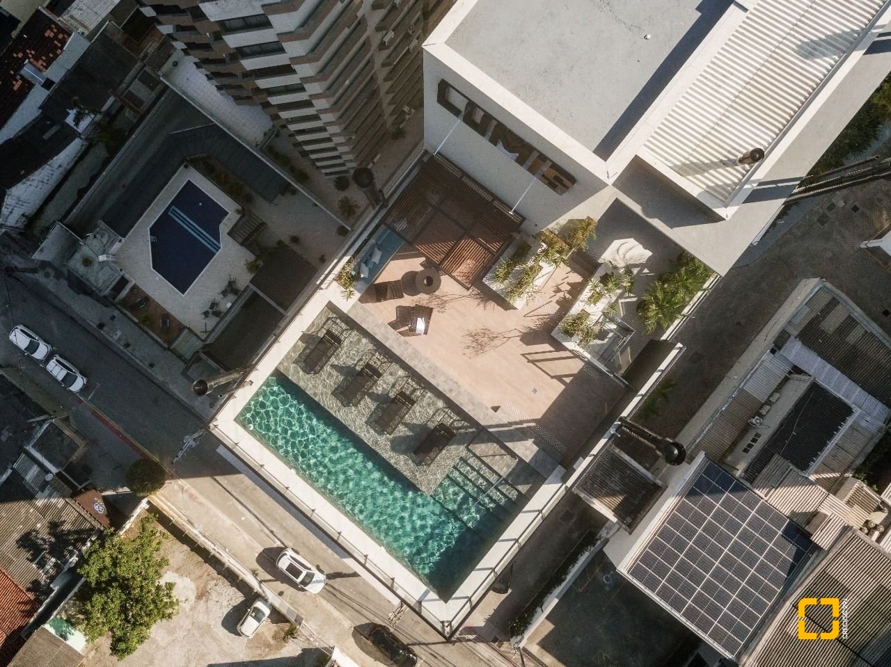 Apartamento com 180m², 7 quartos (sendo 3 suítes), 4 garagens, no bairro Centro em Florianópolis