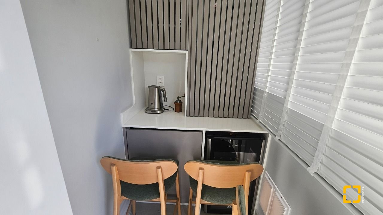 Apartamento com 180m², 7 quartos (sendo 3 suítes), 4 garagens, no bairro Centro em Florianópolis