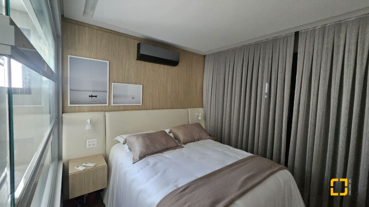 Apartamento com 180m², 7 quartos (sendo 3 suítes), 4 garagens, no bairro Centro em Florianópolis