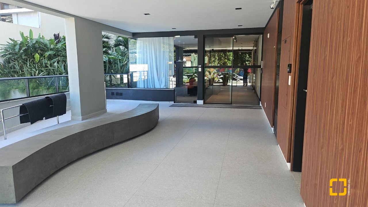 Apartamento com 180m², 7 quartos (sendo 3 suítes), 4 garagens, no bairro Centro em Florianópolis