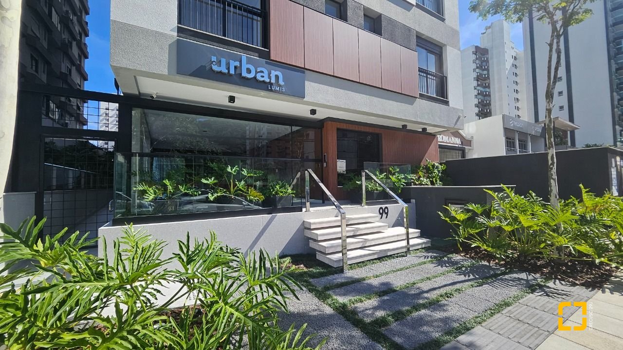 Apartamento com 180m², 7 quartos (sendo 3 suítes), 4 garagens, no bairro Centro em Florianópolis