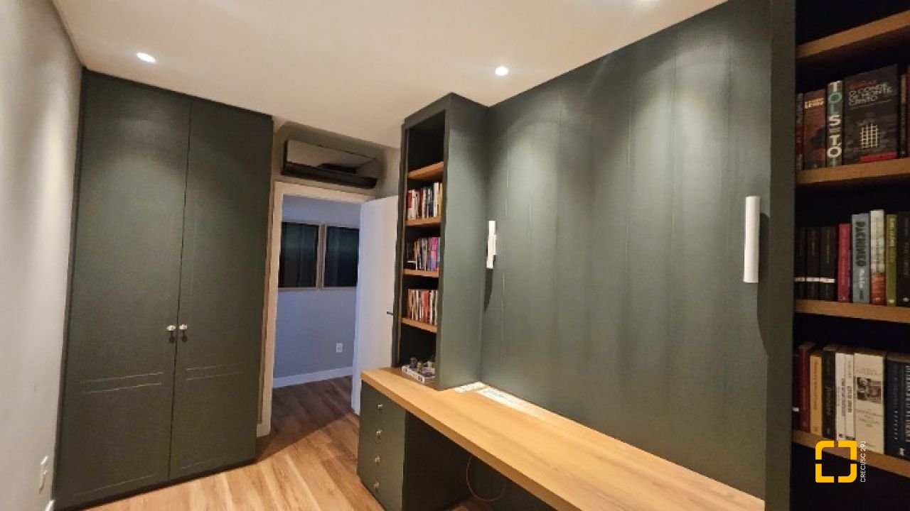 Apartamento com 180m², 7 quartos (sendo 3 suítes), 4 garagens, no bairro Centro em Florianópolis