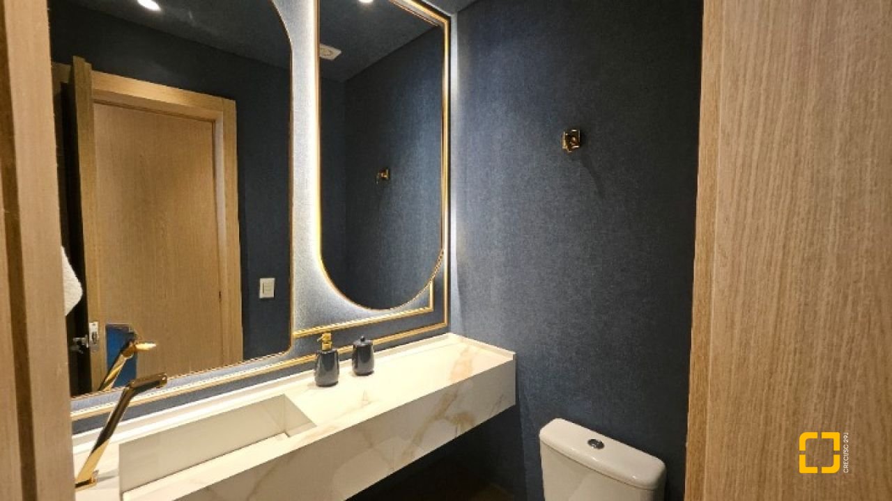 Apartamento com 180m², 7 quartos (sendo 3 suítes), 4 garagens, no bairro Centro em Florianópolis
