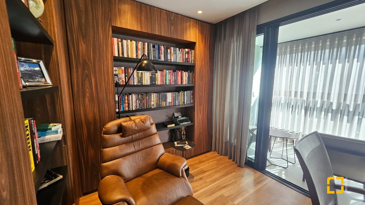 Apartamento com 180m², 7 quartos (sendo 3 suítes), 4 garagens, no bairro Centro em Florianópolis