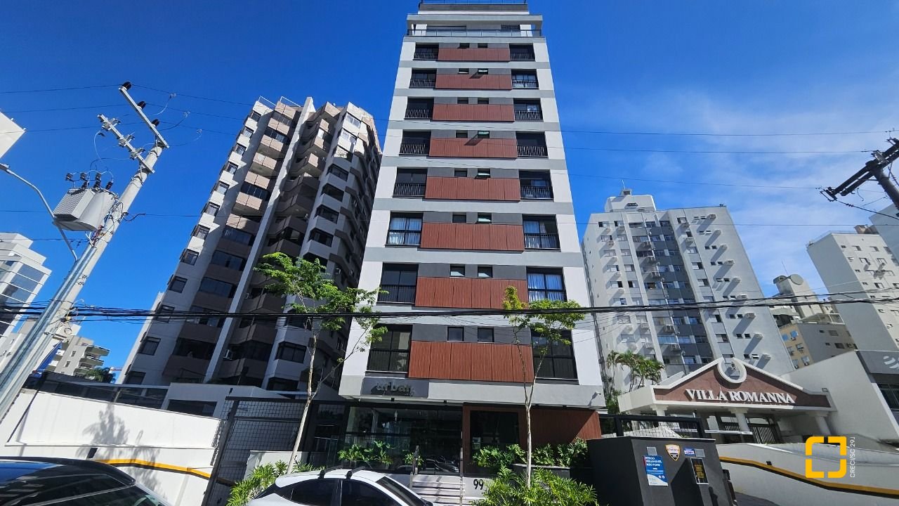Apartamento com 180m², 7 quartos (sendo 3 suítes), 4 garagens, no bairro Centro em Florianópolis