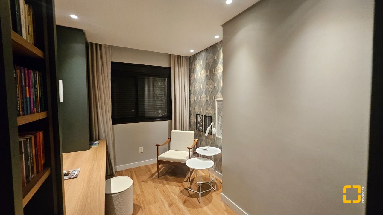 Apartamento com 180m², 7 quartos (sendo 3 suítes), 4 garagens, no bairro Centro em Florianópolis