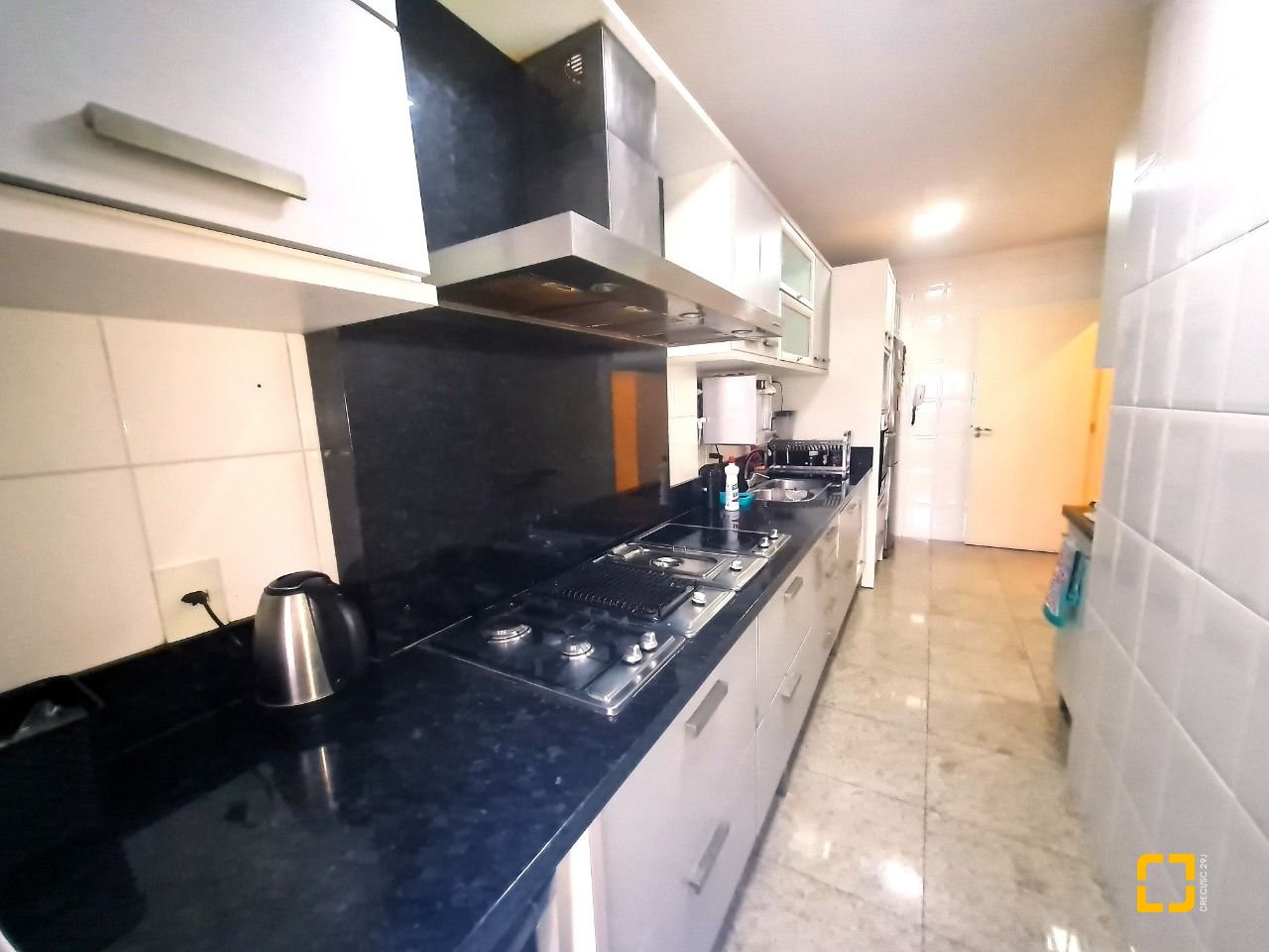 Apartamento com 126m², 4 quartos (sendo 1 suíte), 2 garagens, no bairro Estreito em Florianópolis