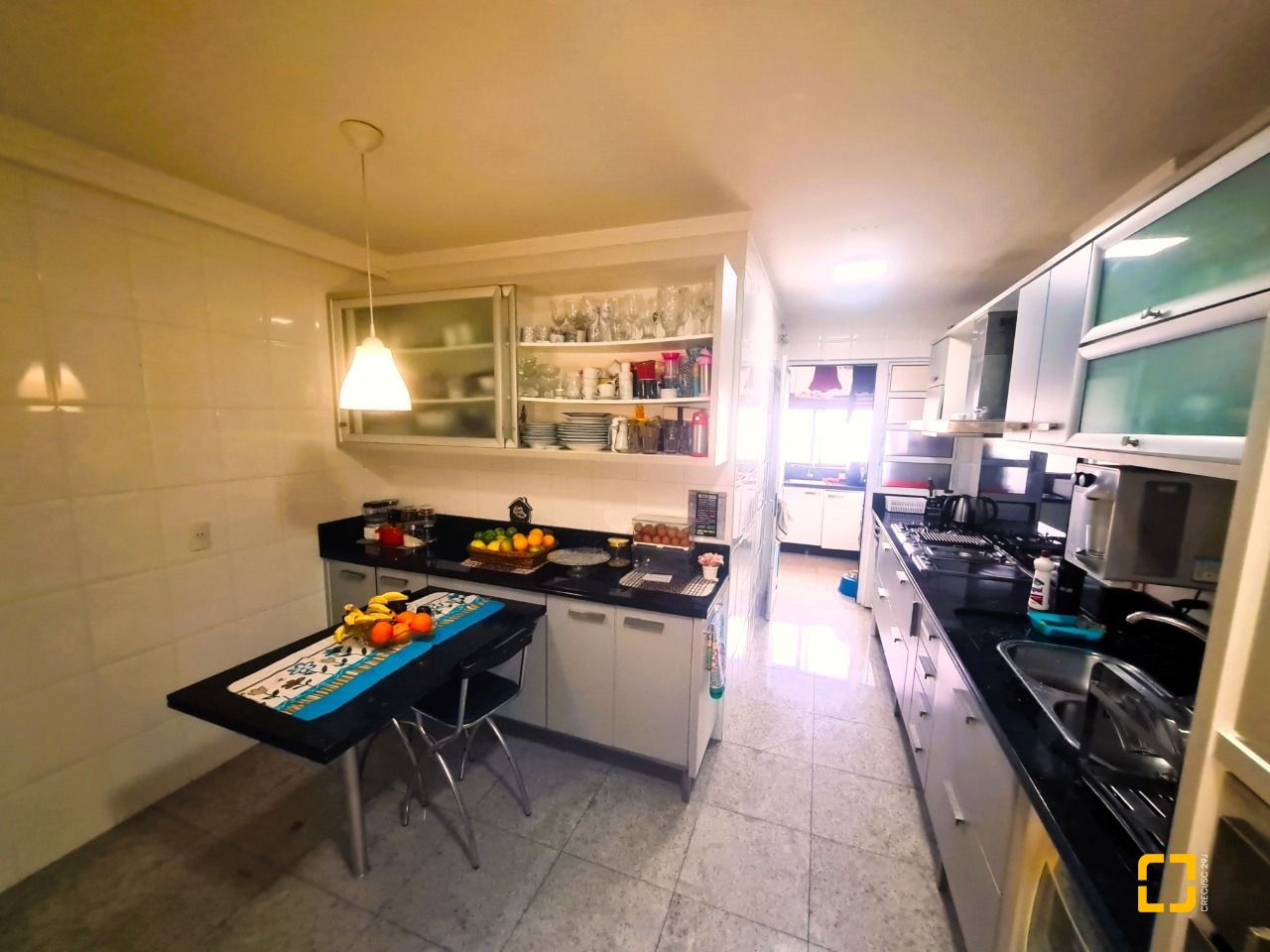 Apartamento com 126m², 4 quartos (sendo 1 suíte), 2 garagens, no bairro Estreito em Florianópolis