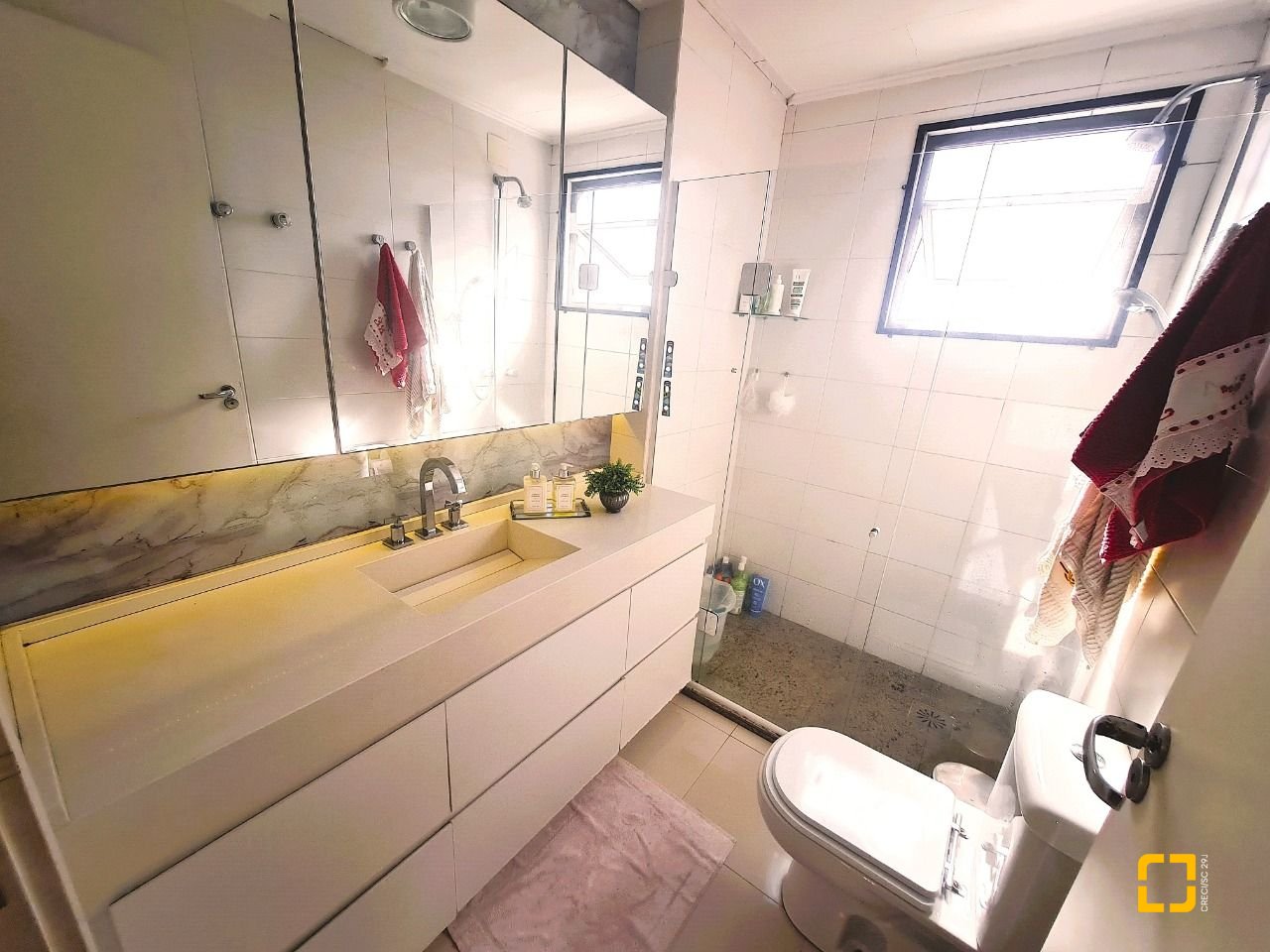 Apartamento com 126m², 4 quartos (sendo 1 suíte), 2 garagens, no bairro Estreito em Florianópolis