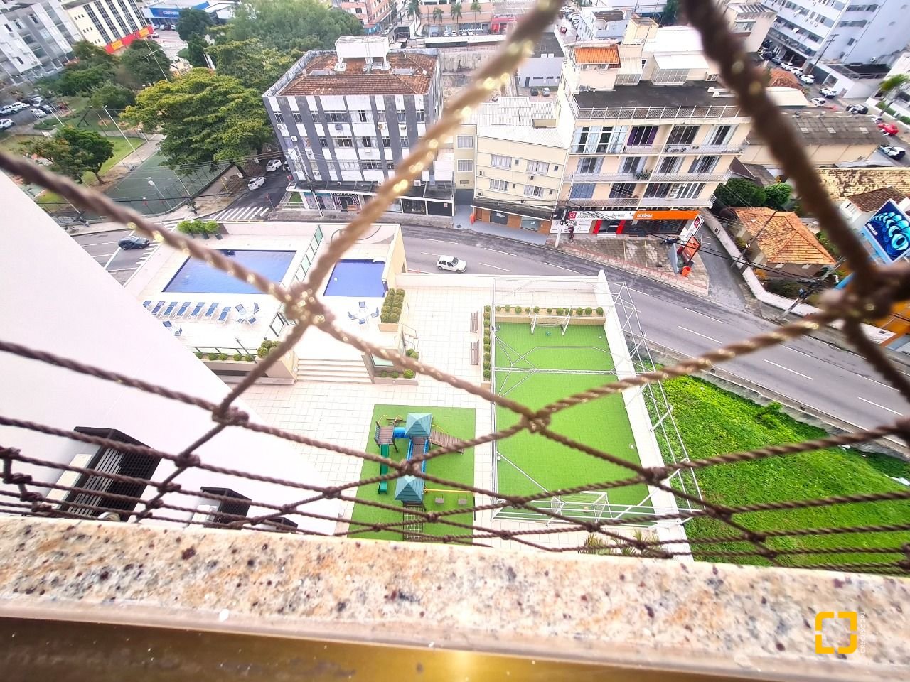 Apartamento com 126m², 4 quartos (sendo 1 suíte), 2 garagens, no bairro Estreito em Florianópolis