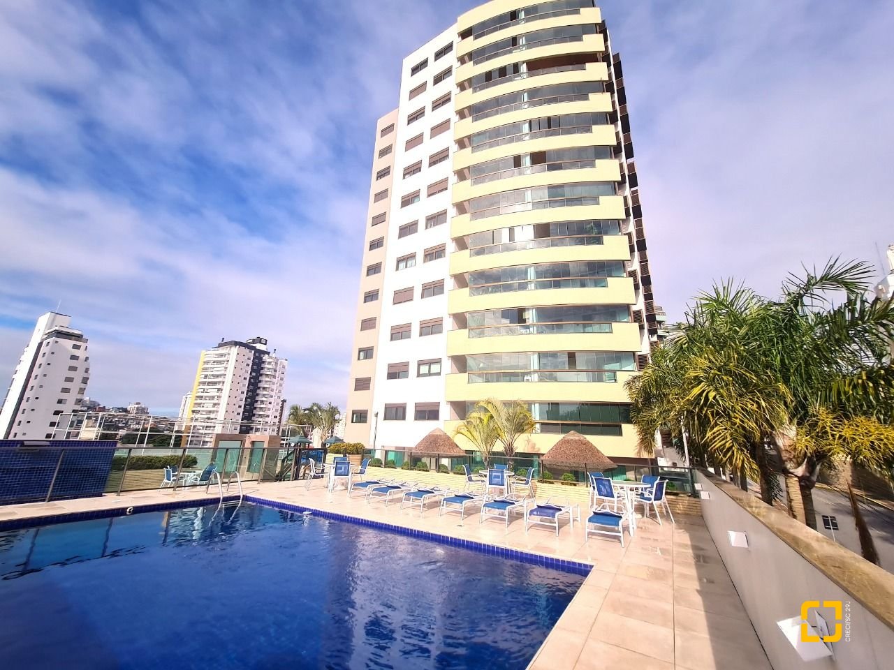 Apartamento com 126m², 4 quartos (sendo 1 suíte), 2 garagens, no bairro Estreito em Florianópolis