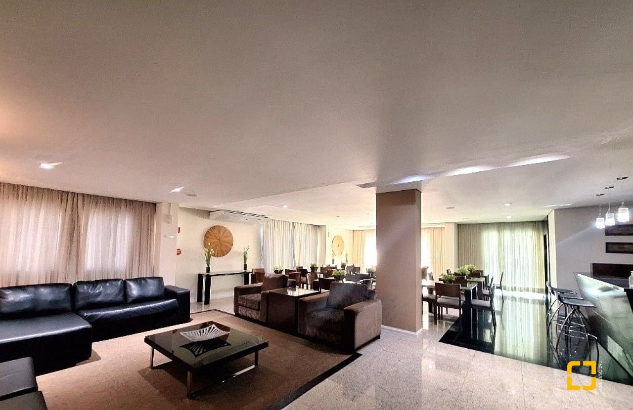 Apartamento com 126m², 4 quartos (sendo 1 suíte), 2 garagens, no bairro Estreito em Florianópolis