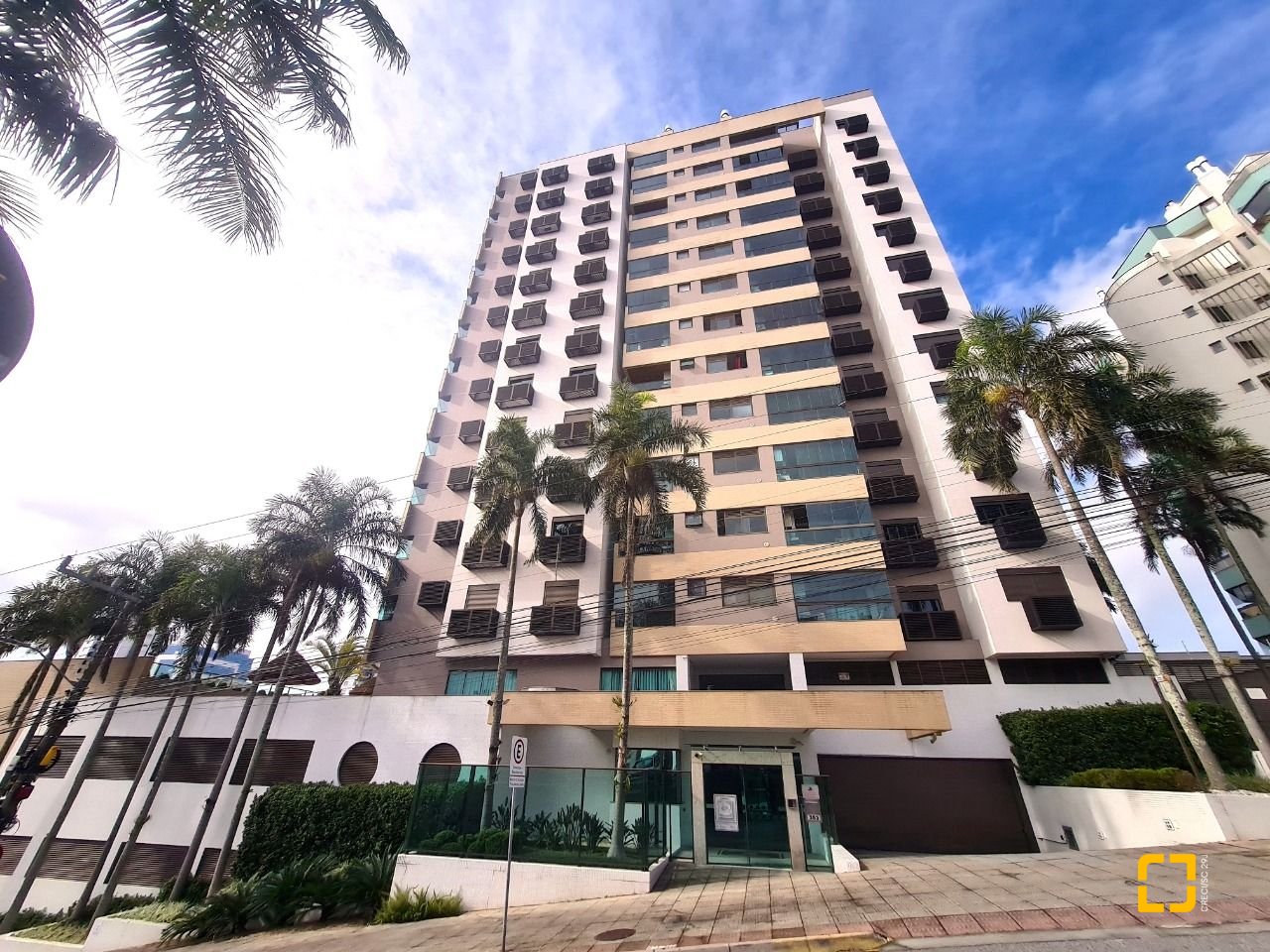 Apartamento com 126m², 4 quartos (sendo 1 suíte), 2 garagens, no bairro Estreito em Florianópolis