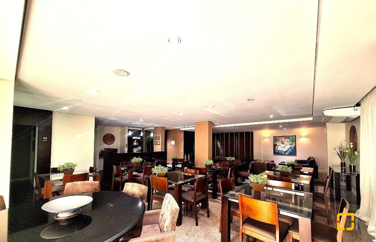 Apartamento com 126m², 4 quartos (sendo 1 suíte), 2 garagens, no bairro Estreito em Florianópolis