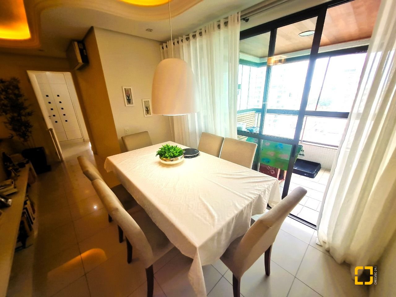 Apartamento com 126m², 4 quartos (sendo 1 suíte), 2 garagens, no bairro Estreito em Florianópolis