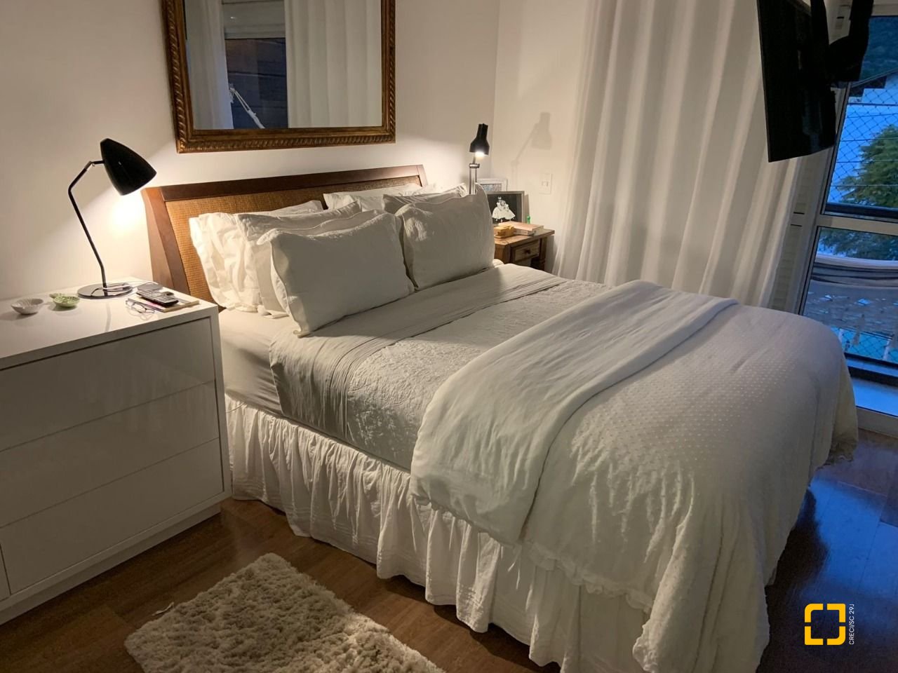 Casa com 207m², 6 quartos (sendo 3 suítes), 2 garagens, no bairro Córrego Grande em Florianópolis