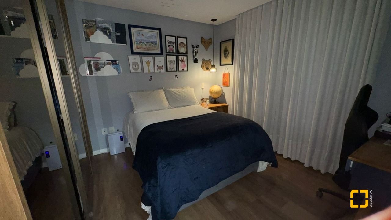 Casa com 207m², 6 quartos (sendo 3 suítes), 2 garagens, no bairro Córrego Grande em Florianópolis