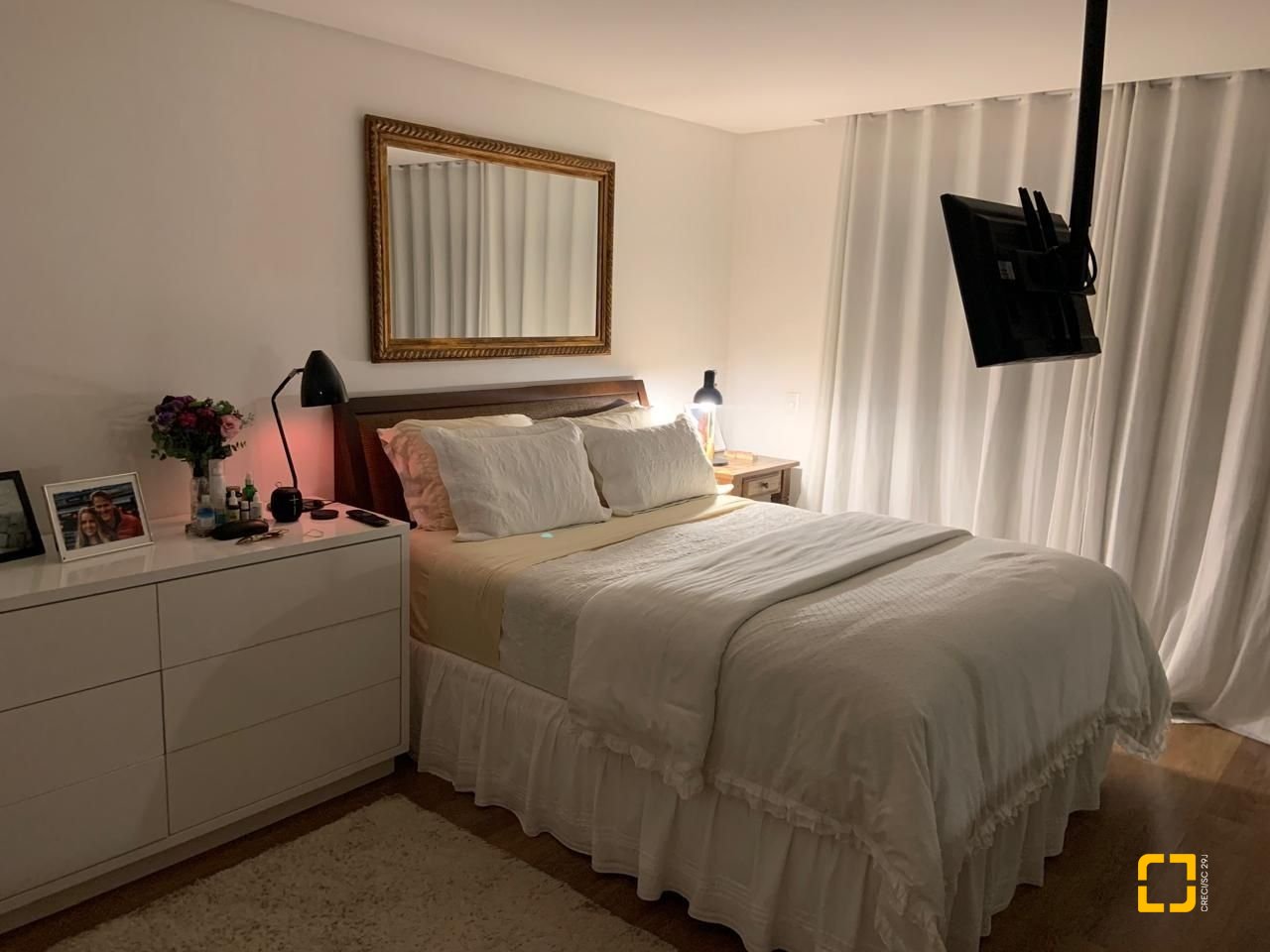 Casa com 207m², 6 quartos (sendo 3 suítes), 2 garagens, no bairro Córrego Grande em Florianópolis