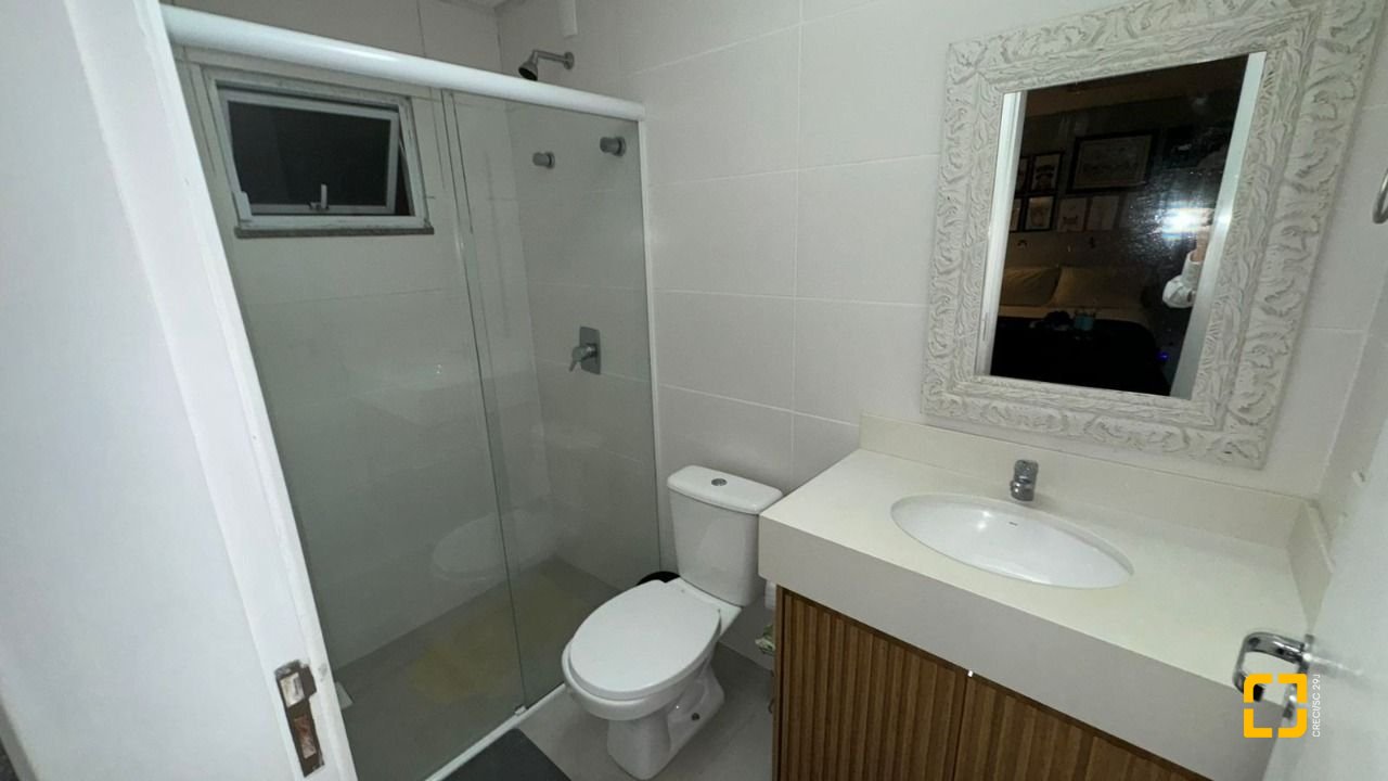 Casa com 207m², 6 quartos (sendo 3 suítes), 2 garagens, no bairro Córrego Grande em Florianópolis