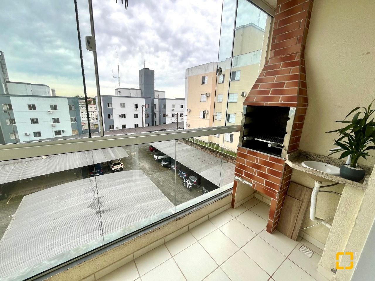 Apartamento com 55m², 2 quartos, 1 garagem, no bairro Serraria em São José