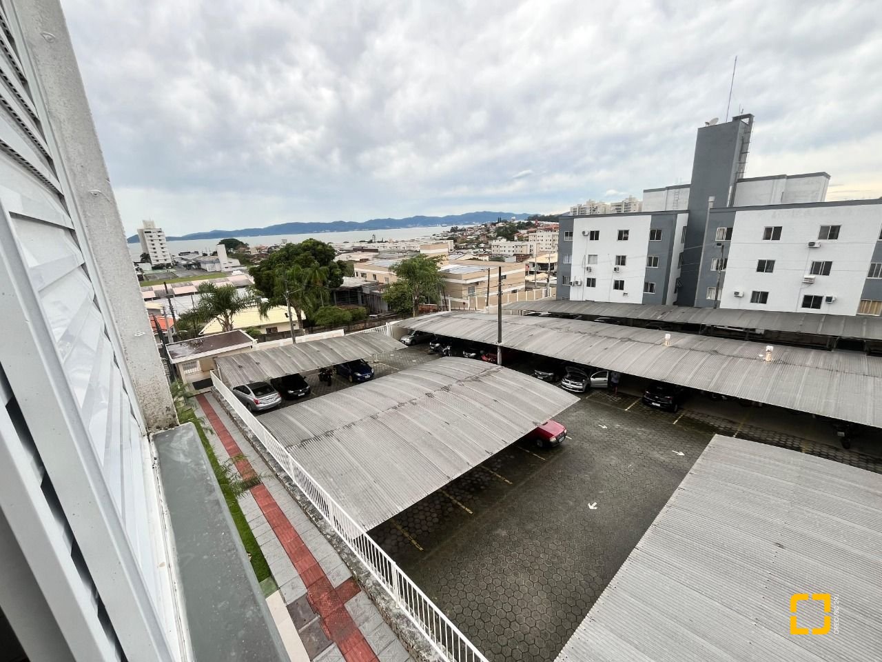 Apartamento com 55m², 2 quartos, 1 garagem, no bairro Serraria em São José