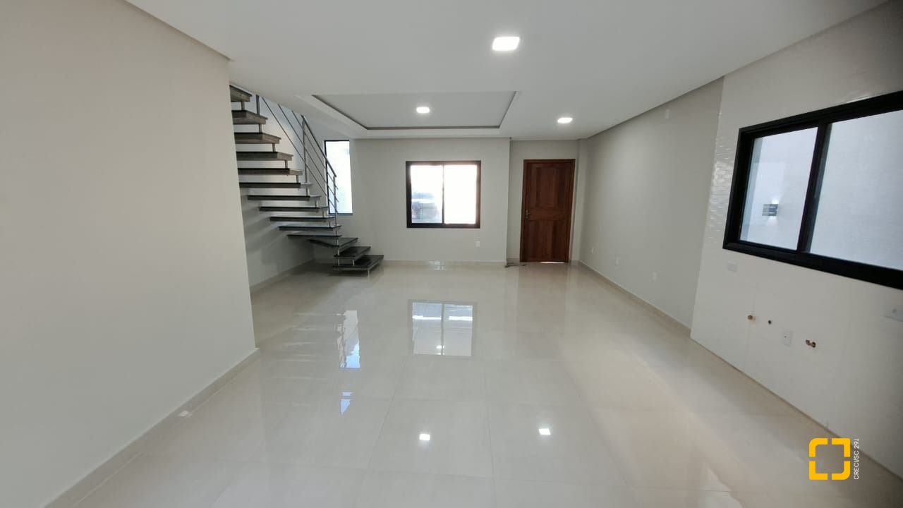 Casa com 140m², 4 quartos (sendo 1 suíte), 2 garagens, no bairro Ingleses em Florianópolis