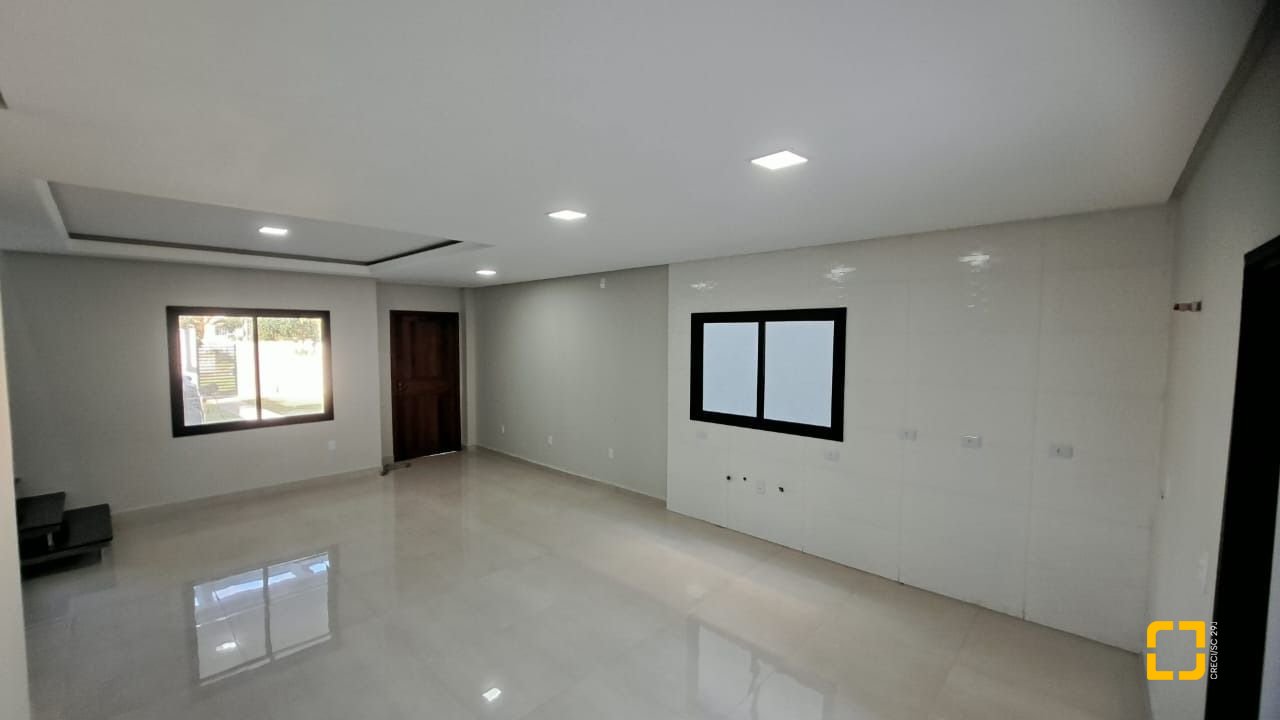 Casa com 140m², 4 quartos (sendo 1 suíte), 2 garagens, no bairro Ingleses em Florianópolis