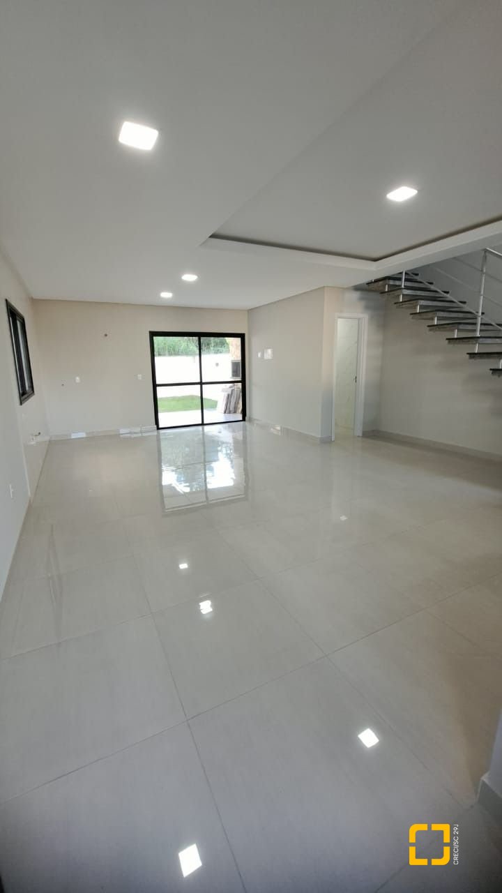 Casa com 140m², 4 quartos (sendo 1 suíte), 2 garagens, no bairro Ingleses em Florianópolis
