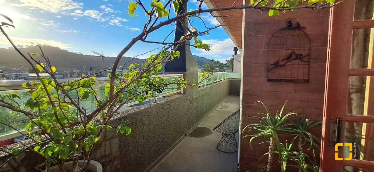 Cobertura com 107m², 4 quartos (sendo 2 suítes), 1 garagem, no bairro Ingleses em Florianópolis