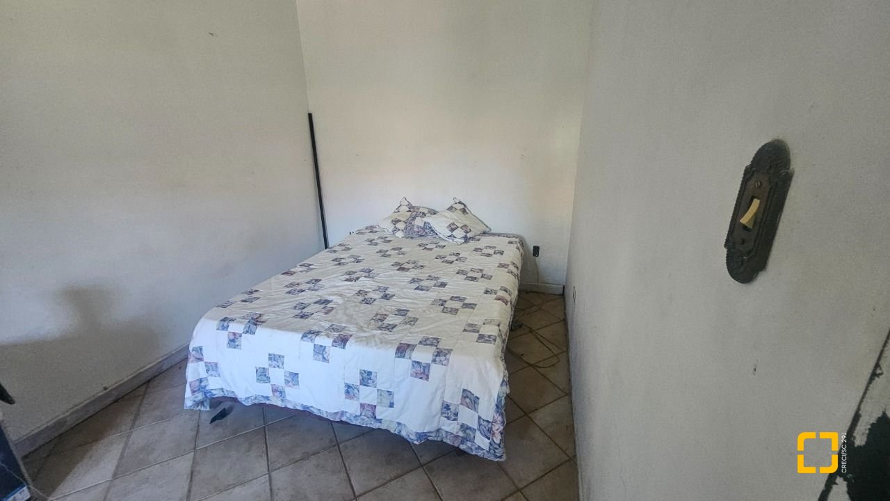 Casa com 241m², 4 quartos (sendo 2 suítes), 3 garagens, no bairro Jardim Anchieta em Florianópolis