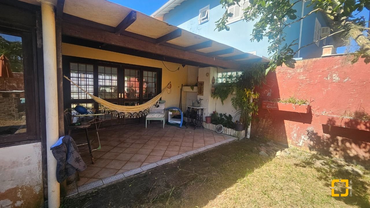 Casa com 241m², 4 quartos (sendo 2 suítes), 3 garagens, no bairro Jardim Anchieta em Florianópolis